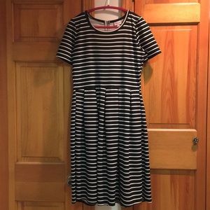 Black & White LuLaRoe Amelia